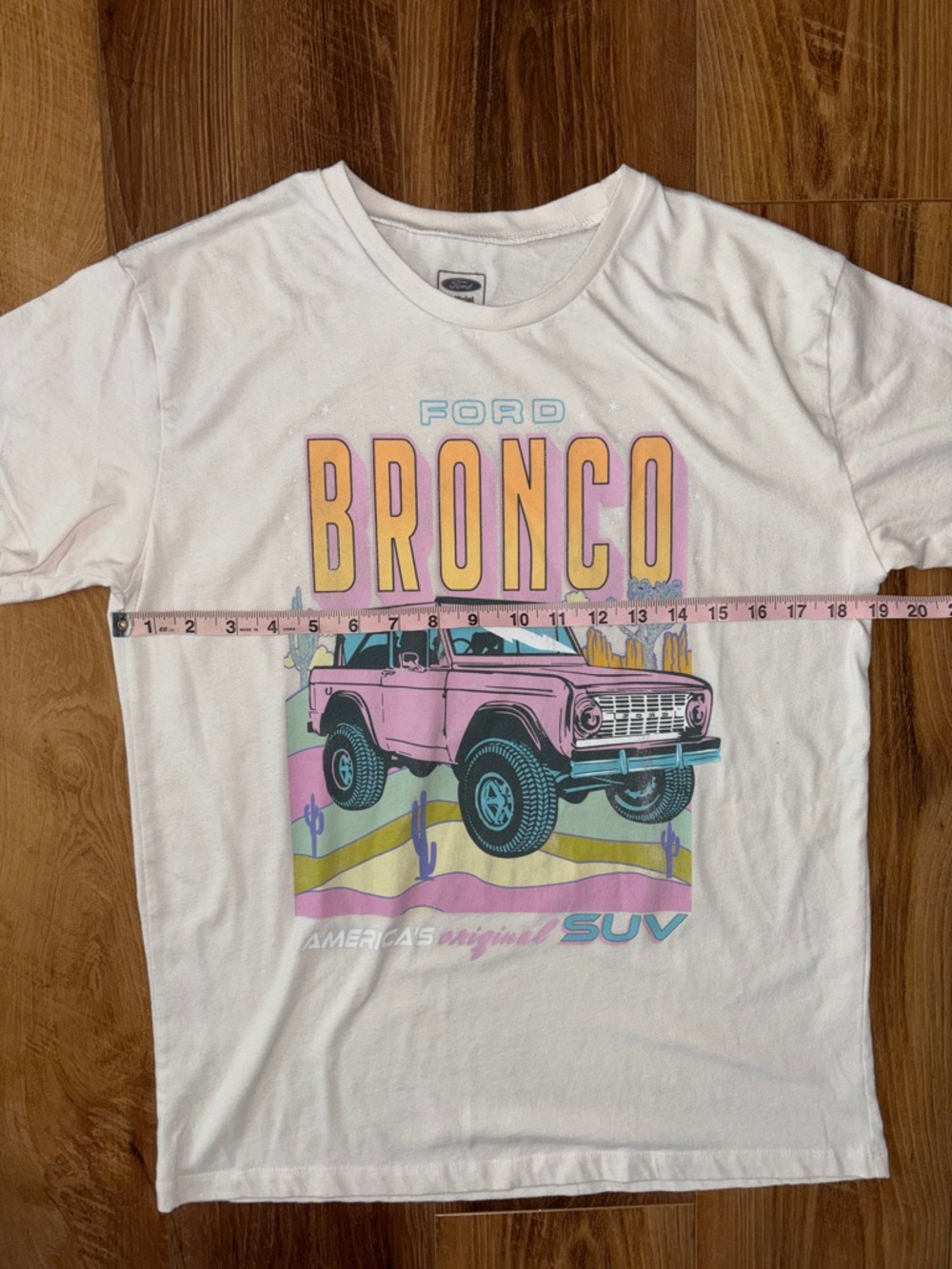 Bundle of Women’s Graphic Tees sizes M and L - Picture 4 of 16